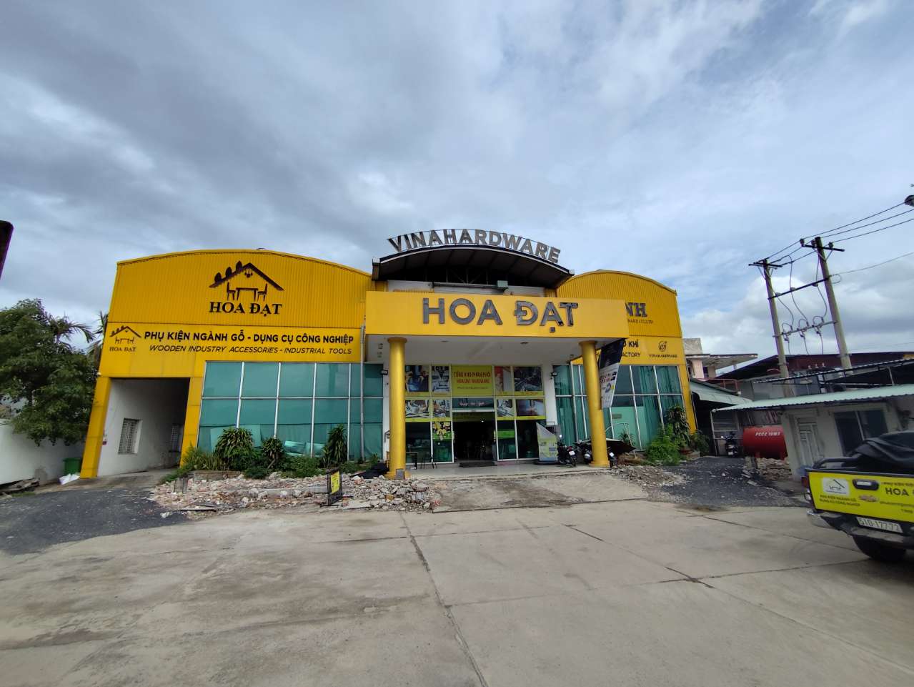 Show room & warehouse.jpg